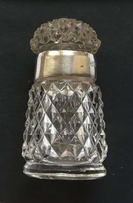 STERLING SILVER AND CRYSTAL BIRMINGHAM 1901 PERFUME BOTTLE WALKER AND HALL 25X45MM