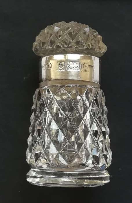 STERLING SILVER AND CRYSTAL BIRMINGHAM 1901 PERFUME BOTTLE WALKER AND HALL 25X45MM