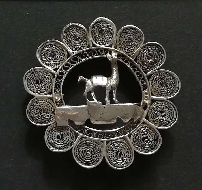 STERLING SILVER FILIFREE LLAMA BROOCH 40MM 5.4G