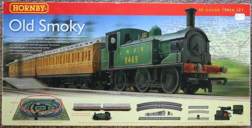 Hornby 00 Gauge Train Set with Extra Tracks