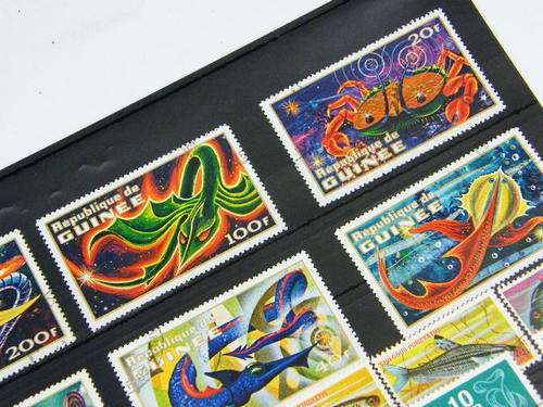 Collection of 16 thematic water creature stamps - as per photo
