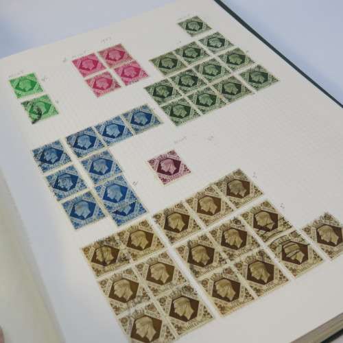 Stamp album with about 700 stamps Early Great Britain and Ireland - Also many others very good lot