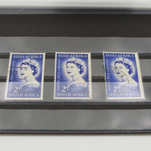 SACC 142 Queen Elizabeth 3 x Error stamps with dots on the left side of her face and chin