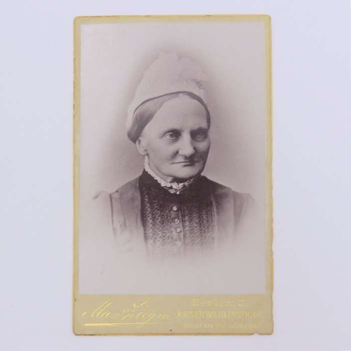 Antique photo identified as Grandmother Schmidt - German origin late 1800`s (Berlin)