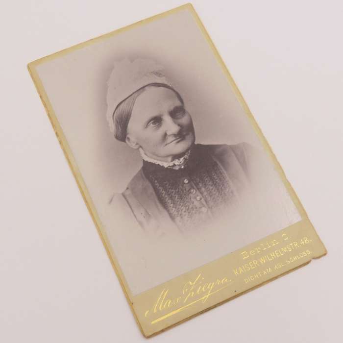 Antique photo identified as Grandmother Schmidt - German origin late 1800`s (Berlin)