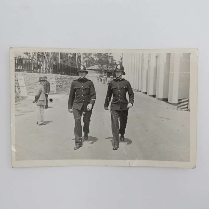 Vintage postcard of 2 police officers - South AFRICA - Identified as Aucamp and Pieter Kottich - cre