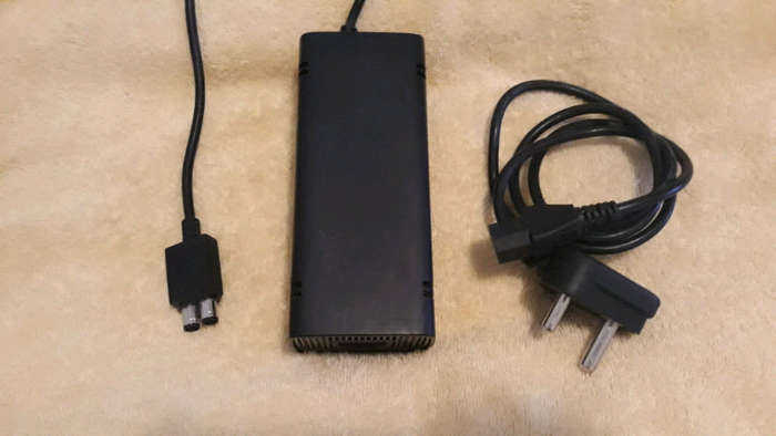 Xbox 360 + 3 Games and STEERING WHEEL --- GTA - NEED FOR SPEED - PES