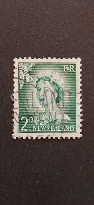 NEW ZEALAND 1955 QUEEN ELIZABETH II WITH ENLARGED NUMERALS