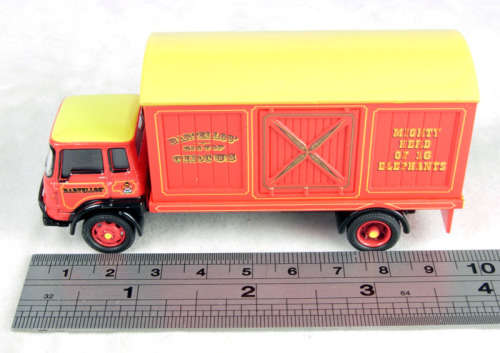 Hornby R7038 "Bartellos' Big Top Circus" Elephant Box Truck  - 1:76 00 Scale