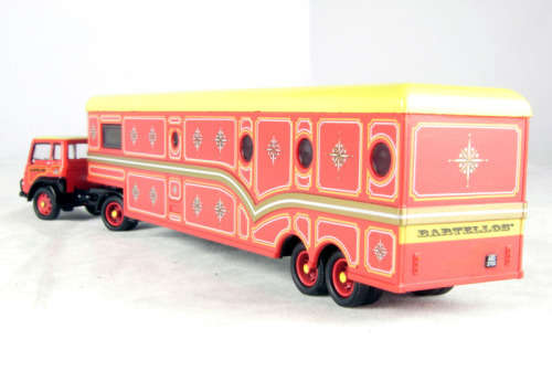 Hornby R7044 "Bartellos' Big Top Circus" Long Caravan - 1:76 00 Scale