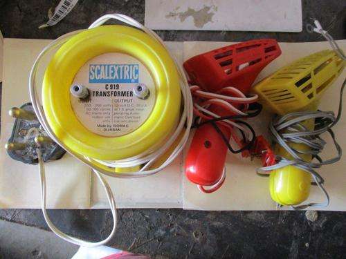 Scalextric - Scalextric Power Supply and 2 controllers - 1:32 Scale