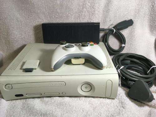 Xbox 360 White 256MB Memory Card 1 Controller, PSU + AV Cable