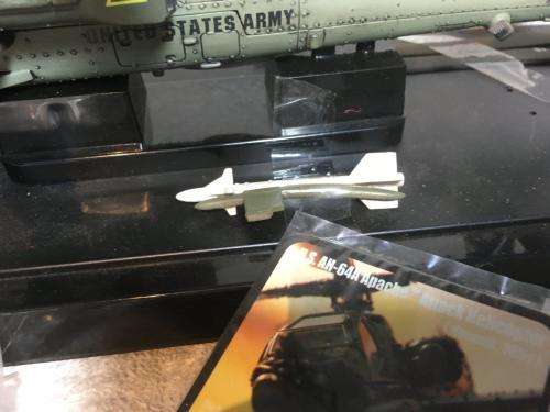 Unimax Forces of Valor - U.S. AH-64A Apache Attack Helicopter Kuwait 1991 1:48 (Boxed)