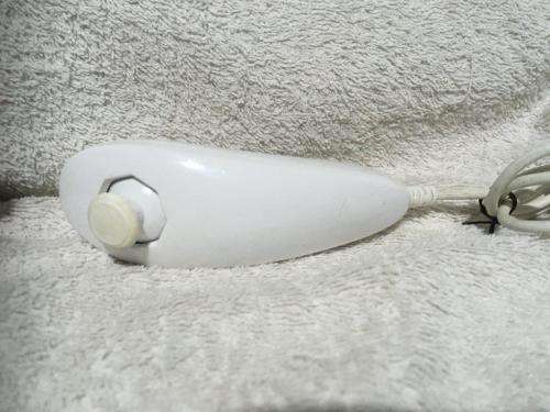 Nintendo Wii - White, Controller, Nunchuck, PSU, Sensor, Cables, Silicone Controller Sleeve