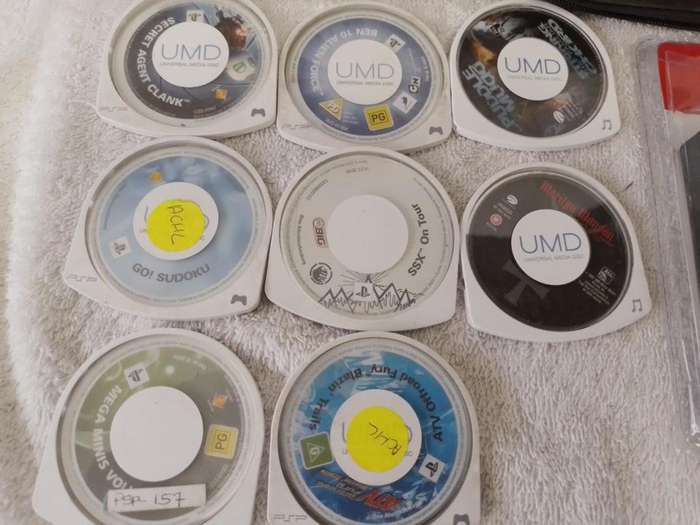 PSP 1000,  Charger, 5UMD Games + 2 UMD Music videos loose + Carry case (512mb Memory Card)