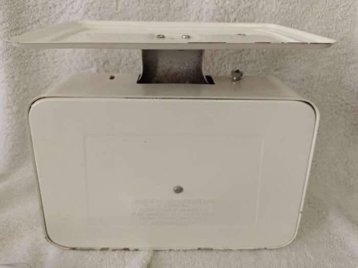 Vintage Metal Kitchen Scale