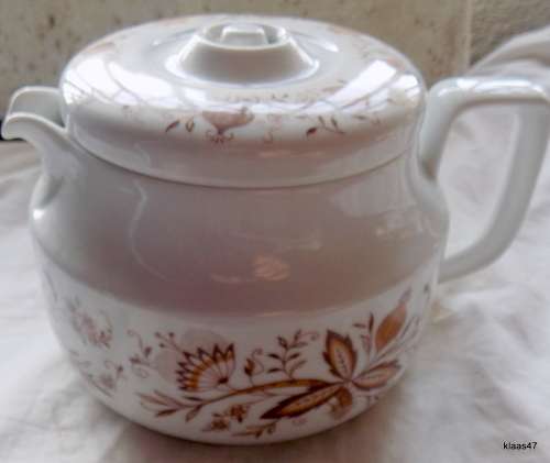 Tirschenreuth Bavaria Tea pot Onion pattern in brown