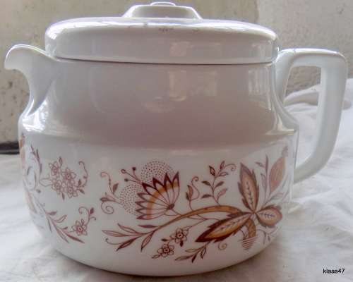 Tirschenreuth Bavaria Tea pot Onion pattern in brown