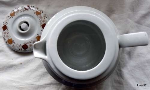 Tirschenreuth Bavaria Tea pot Onion pattern in brown