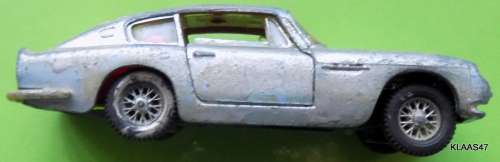 DINKY TOYS - ASTON MARTIN - MECCANO LTD - MADE IN ENGLAND -