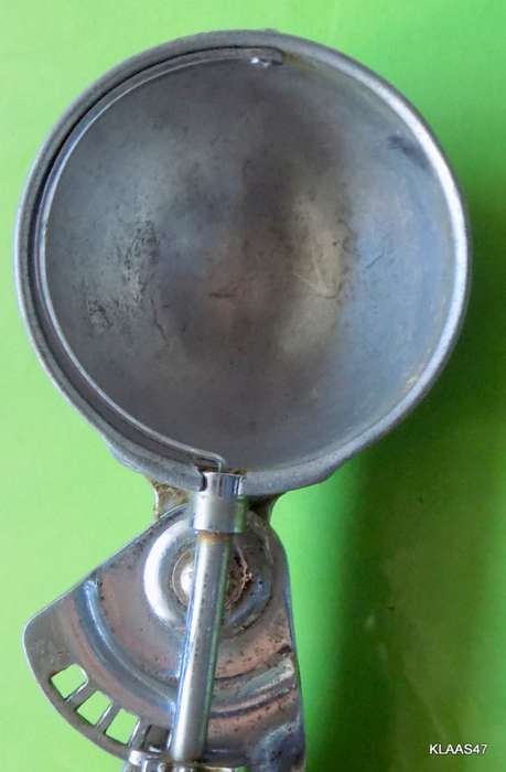 TALA - ICECREAM SCOOP - MADE IN ENGLAND - WOODEN HANDLE