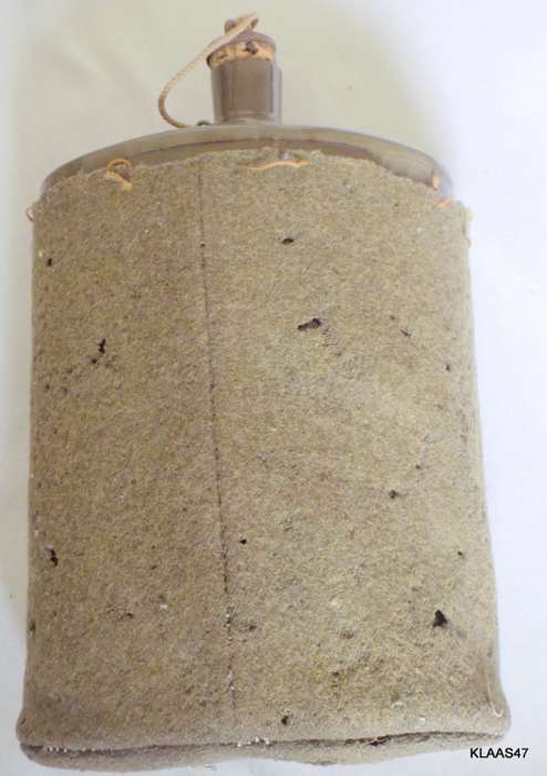 WW2 enamelled military water bottle - A.M. 23/113 1951 FC - Felt cover no straps
