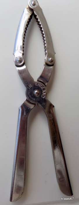 Vintage - Nutbrown - Nut Cracker - Made in England