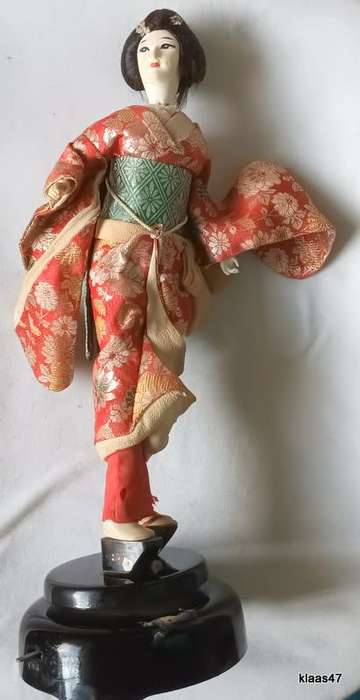 Vintage 1940`s Japanese Geisha Doll Music Box