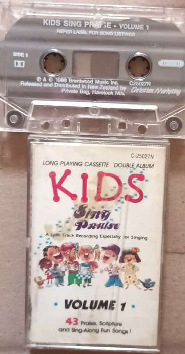 Kids Sing Praise - Volume 1 - 43 Praise, scripture and Sing-Along Fun Songs - Cassette