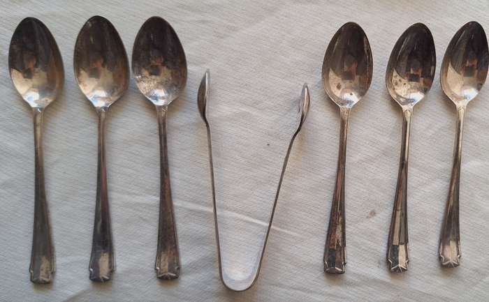 Set of 6 EPNS Teaspoons with matching Sugar Tong