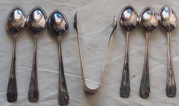 Set of 6 EPNS Teaspoons with matching Sugar Tong
