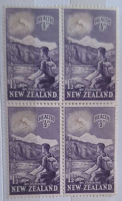New Zealand 1954 1 1/2d Hiker Block of 4 Unused Hinged stamps