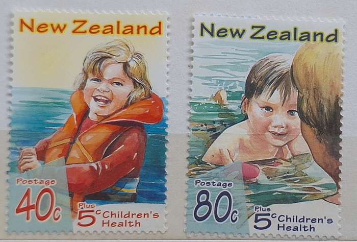 New Zealand 1998 Health Issue Set of 2 Mint stamps