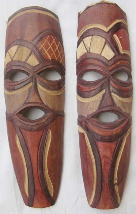 2 SMALL WOODEN MASKS : 1) 22.3cm LONG - 6cm WIDE - 2) 21.6cm LONG - 6.5cm WIDE : MULTI-COLOUR FINISH