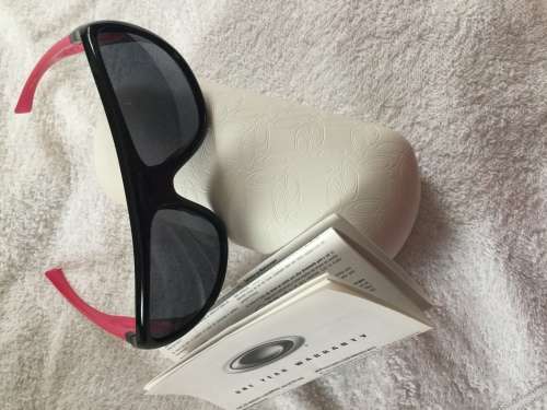 Ladies Genuine oakley sunglasses
