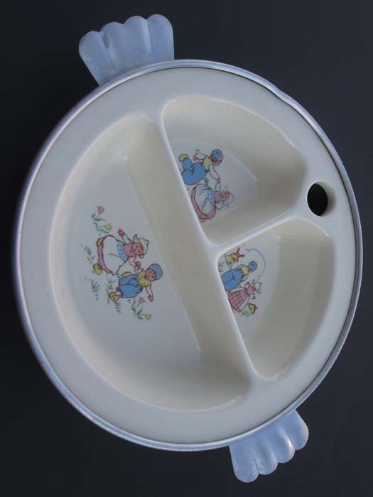 Excello baby warmer dish. very good condition. Dutch Themed, Crazing noted