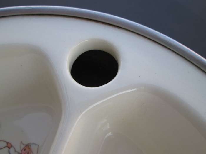 Excello baby warmer dish. very good condition. Dutch Themed, Crazing noted