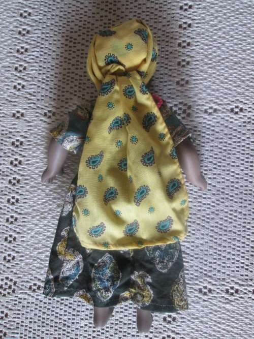 Dolls of The World- No 73 - Porcelain Doll- Cameroon- Cameroon Costume + Collector`s Guide