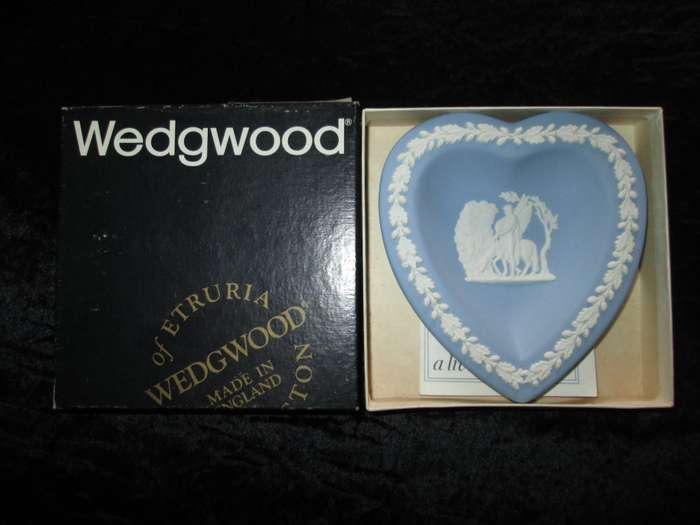 1983 Wedgwood heart shaped dish + Box + Pamphlet