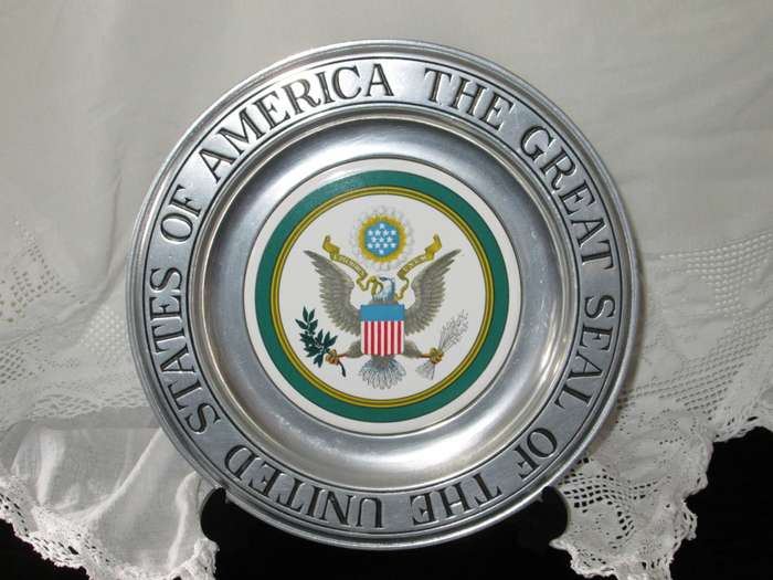 U.S.A Display Plate-Wilton Colombia PA U.S.A - R.W.P.. Ceramic Centre, Pewter border
