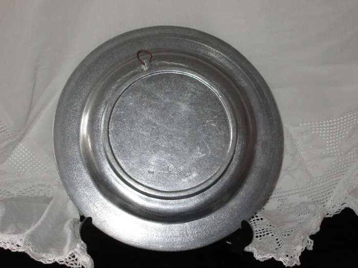 U.S.A Display Plate-Wilton Colombia PA U.S.A - R.W.P.. Ceramic Centre, Pewter border