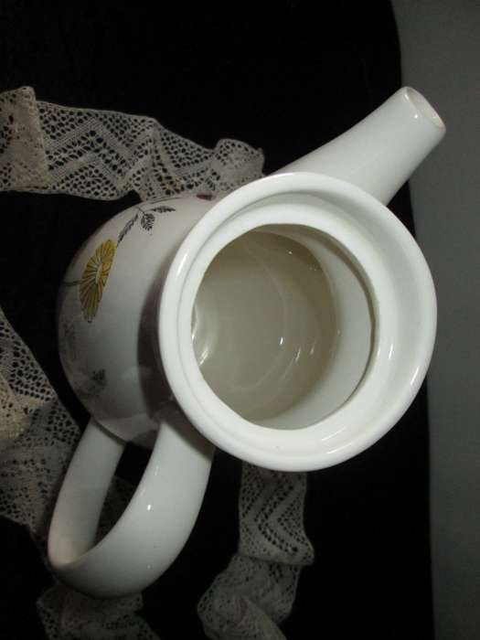 Stavangerflint teapot. Botanical Theme. Made in Norway