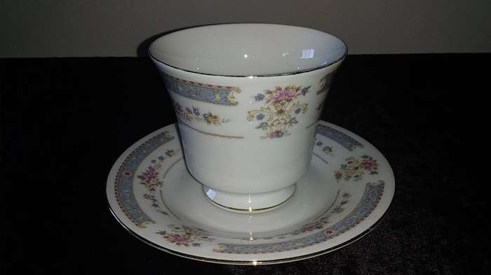 Cup and Saucer-Crescent-Fine China-Made in China-JIE PAI-Mix and Match