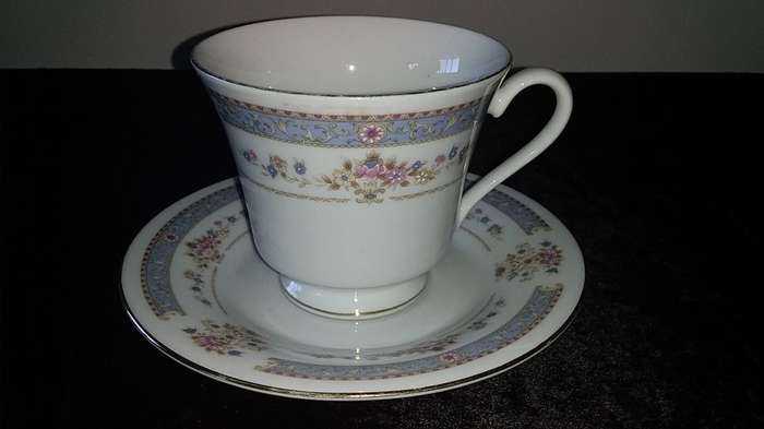 Cup and Saucer-Crescent-Fine China-Made in China-JIE PAI-Mix and Match