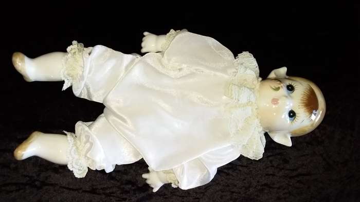 Pixie Collectors Doll - White with peach hat and shoes -Not Marked - same style as Kay Mckee dolls