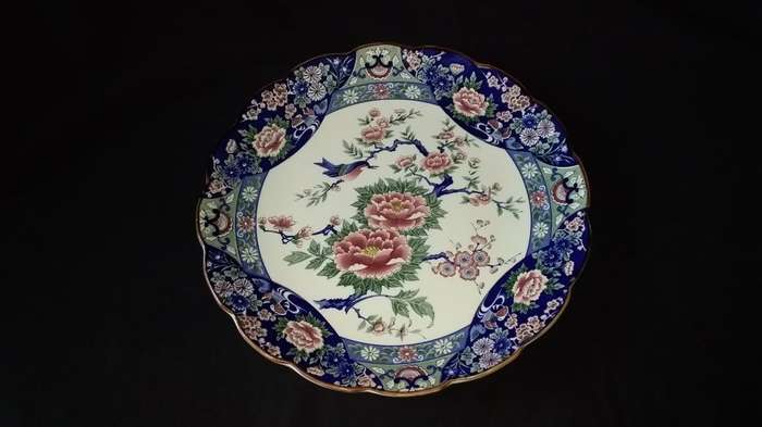 Imperial Imari- Limited Collectors Series- Prof Toshio Mitumura- Pattern Flora Scalloped edge