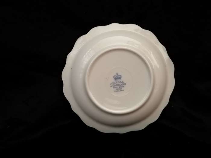 Royal Standard pin dish with Chinese Design