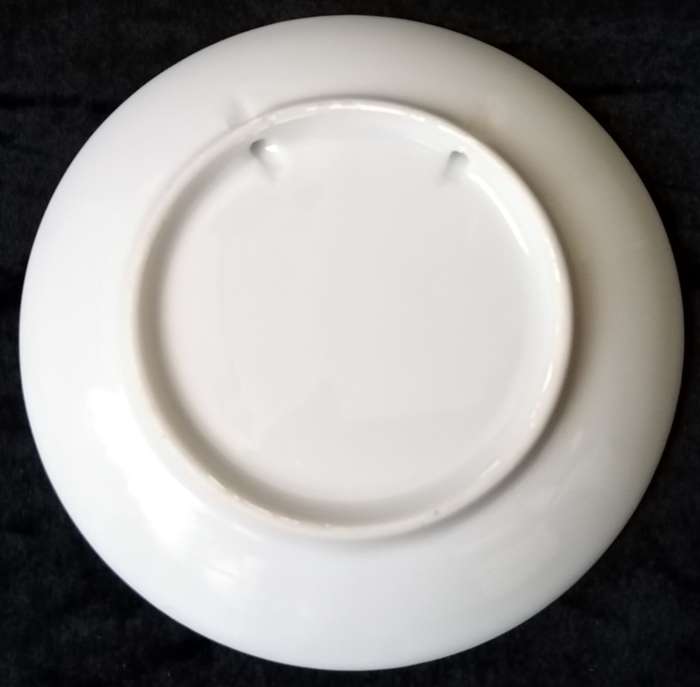 Display plate. Red Crested Finch from S. America. No Name. 10.5cm in Diameter