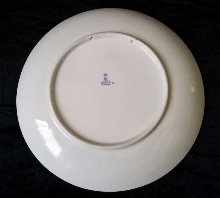 AK Kaiser West German Display plate Flower bouquet. 24cm Diameter