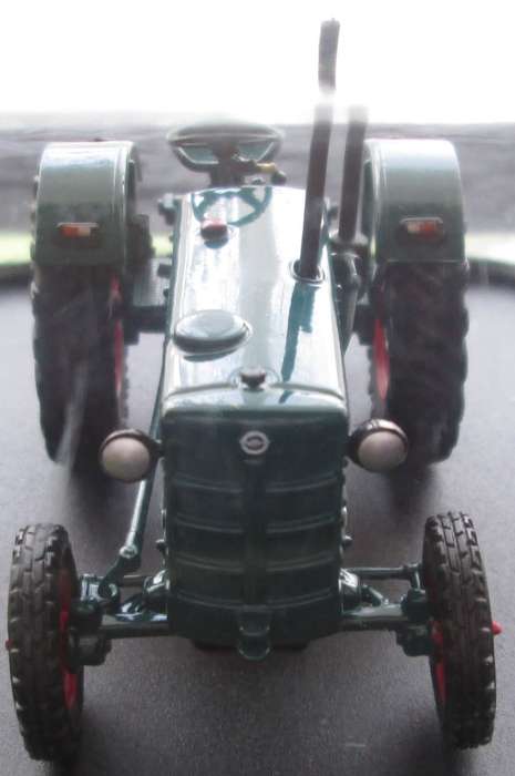 Hachette Partworks-Scale Model-Tractor-Hanomag R28-1953